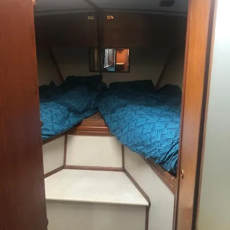 Hotel en barco Tanimara